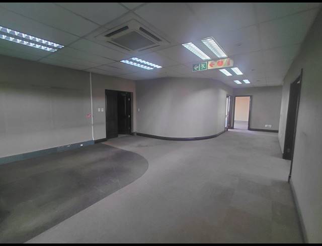 1,430M² OFFICE FOR SALE IN BRYANSTON
